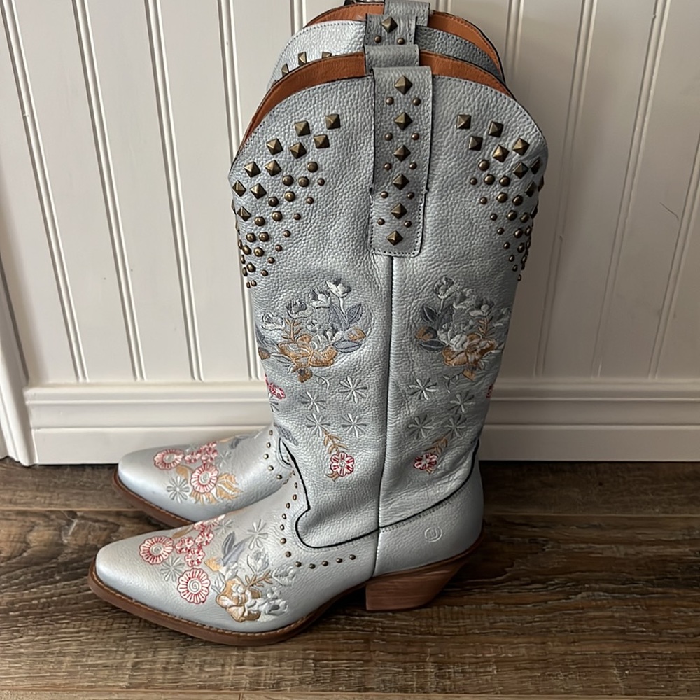 NWT  Dingo Boots Women's Poppy Fashion Boot, Silver, 11 - Picture 6 of 9